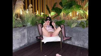 [原创] 母狗户外调教在外面自慰吃鸡挨操真不一样，在来两个人一起